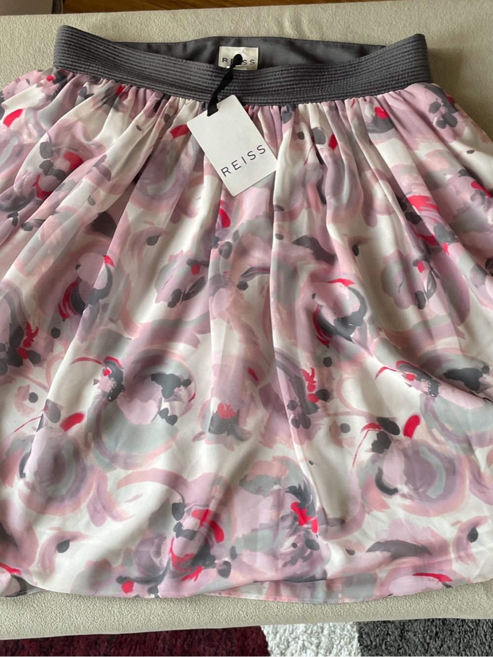 NWT Reiss Pink & Gray Floral Short Skirt Women’s Size 8 Mini Skirt Designer